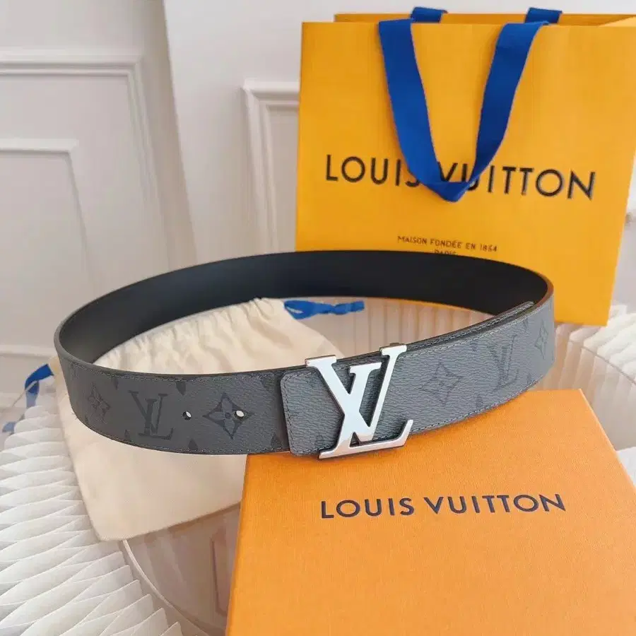 Louis Vuitton루이 뷔 통 남성 벨트