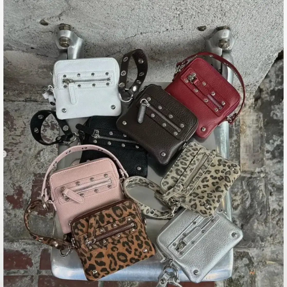 다이닛 지갑 DEINET STUD CROSS CHAIN WALLET