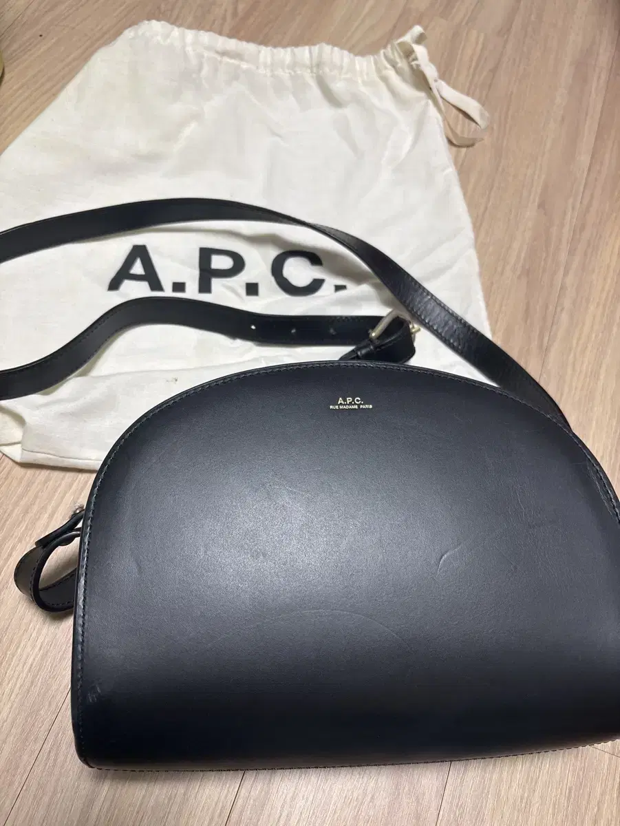 apc 아페쎄 하프문백