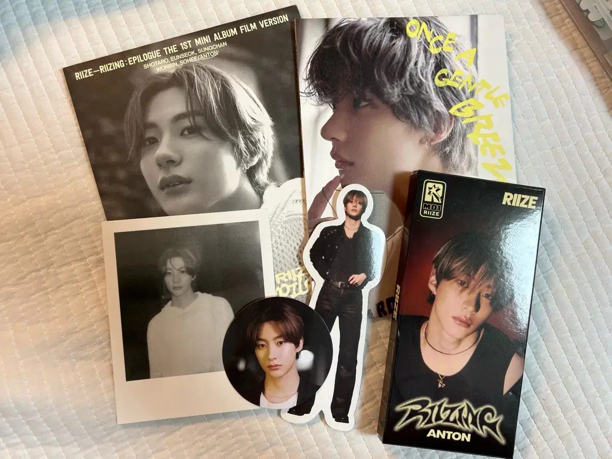 Rize chanyoung official goods bulk WTS