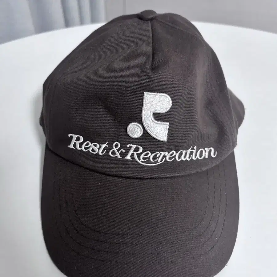 Rest&recreation 모자