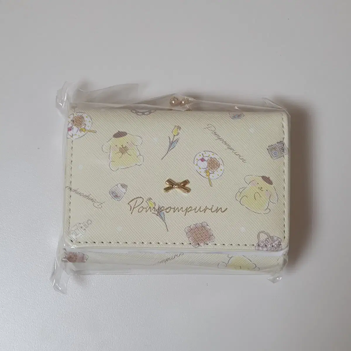 Genuine/New) Sanrio Pompompurin Luxury 3-Tiered Coin Purse Wallet Bifold