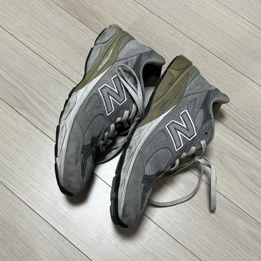 뉴발란스 990v3 그레이 255