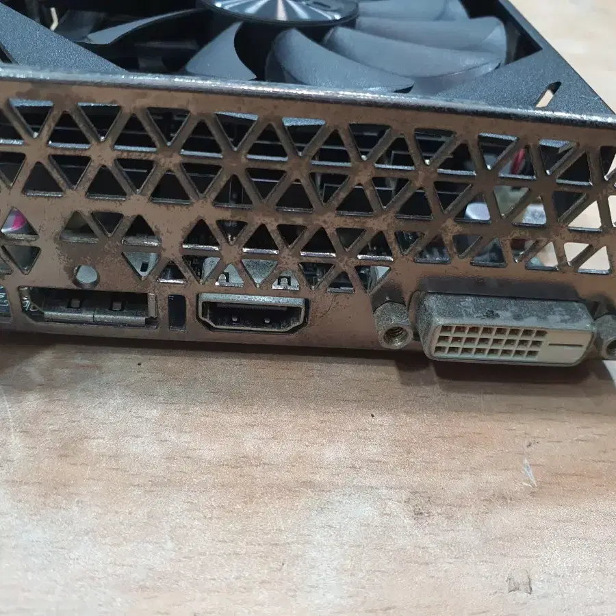 지포스 GTX 1050TI 4G 2팬 그래픽카드 미세한소음