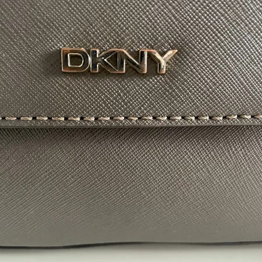 Dkny 백화점 정품 소가죽 크로스백 숄더백 클러치백 스트랩 탈부착 가능