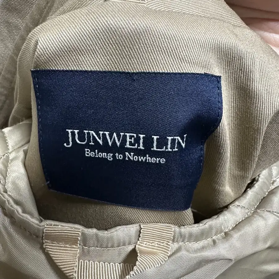 Junwei lin 트렌치코트 입니다(남.여)