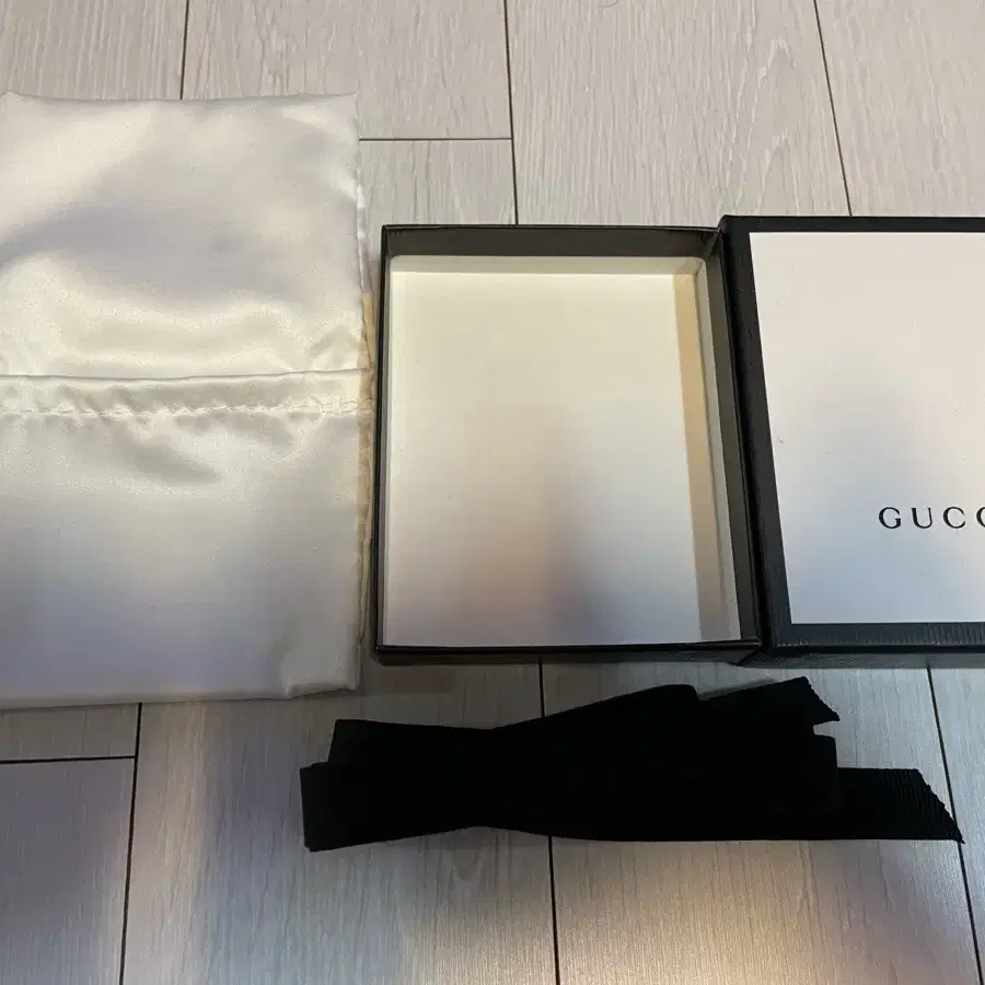 [GUCCI]구찌 박스(파우치&리본 포함) 판매합니다