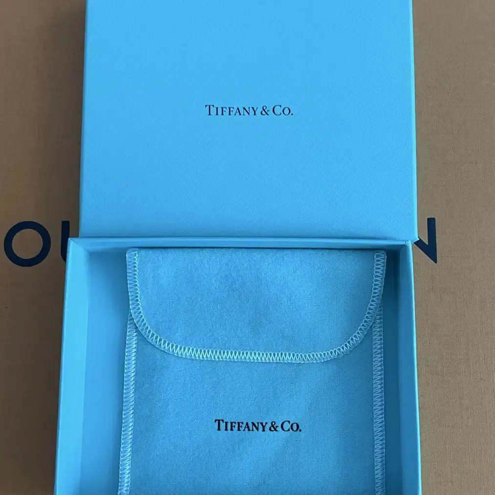 [TIFFANY&CO] 티파니 쥬얼리 케이스 박스(파우치 포함) 판매