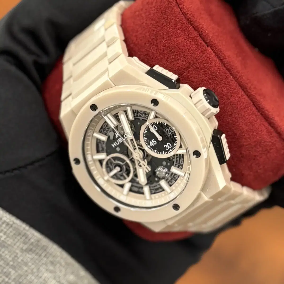 HUBLOT 위블로 신형 빅뱅 유니코 인테그랄 42mm 베이지 세라믹