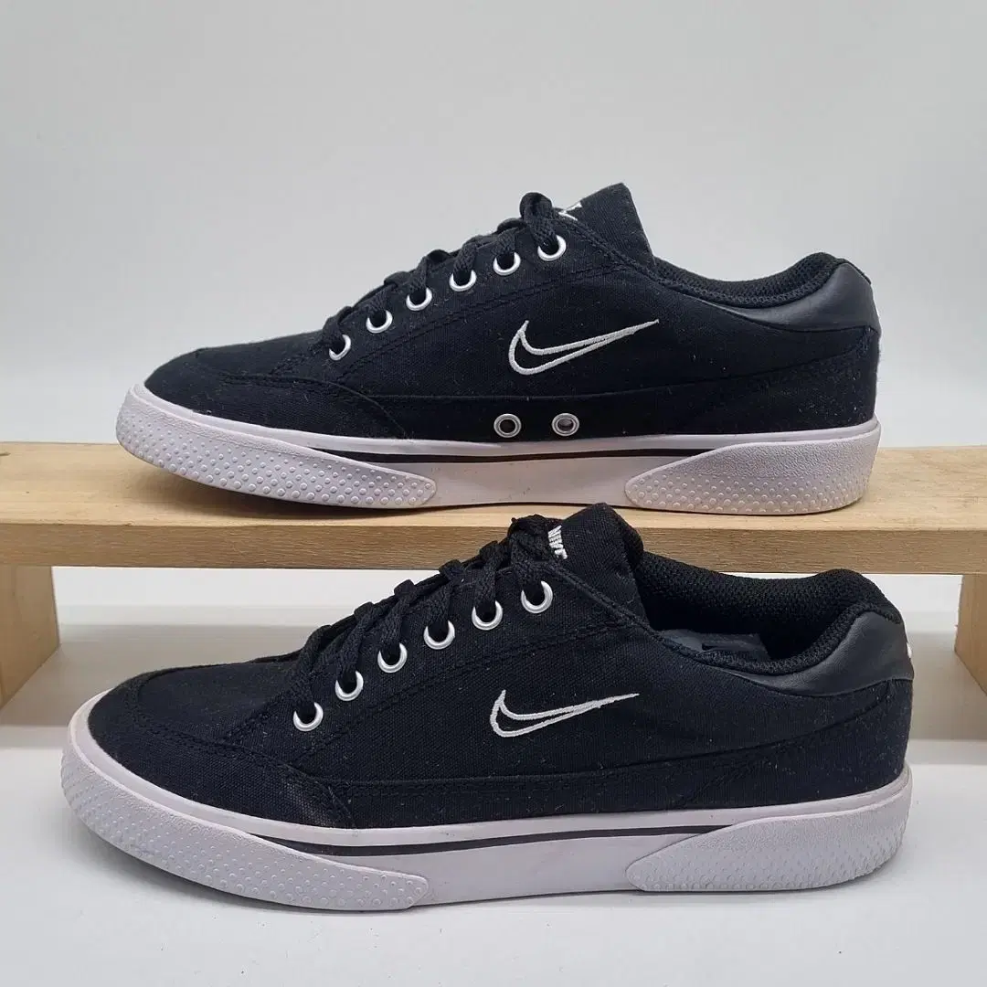 Nike Retro GTS Women's Sneakers240!