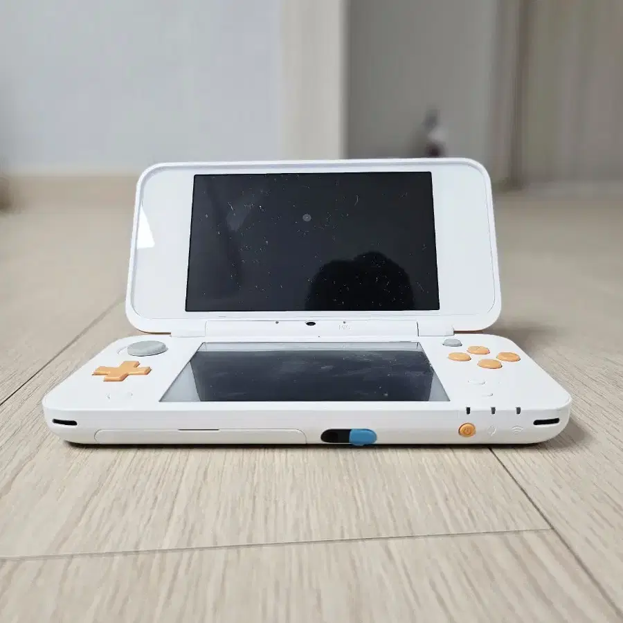 닌텐도 2DS XL 팔아요.(본체사면 칩하나 무료~)