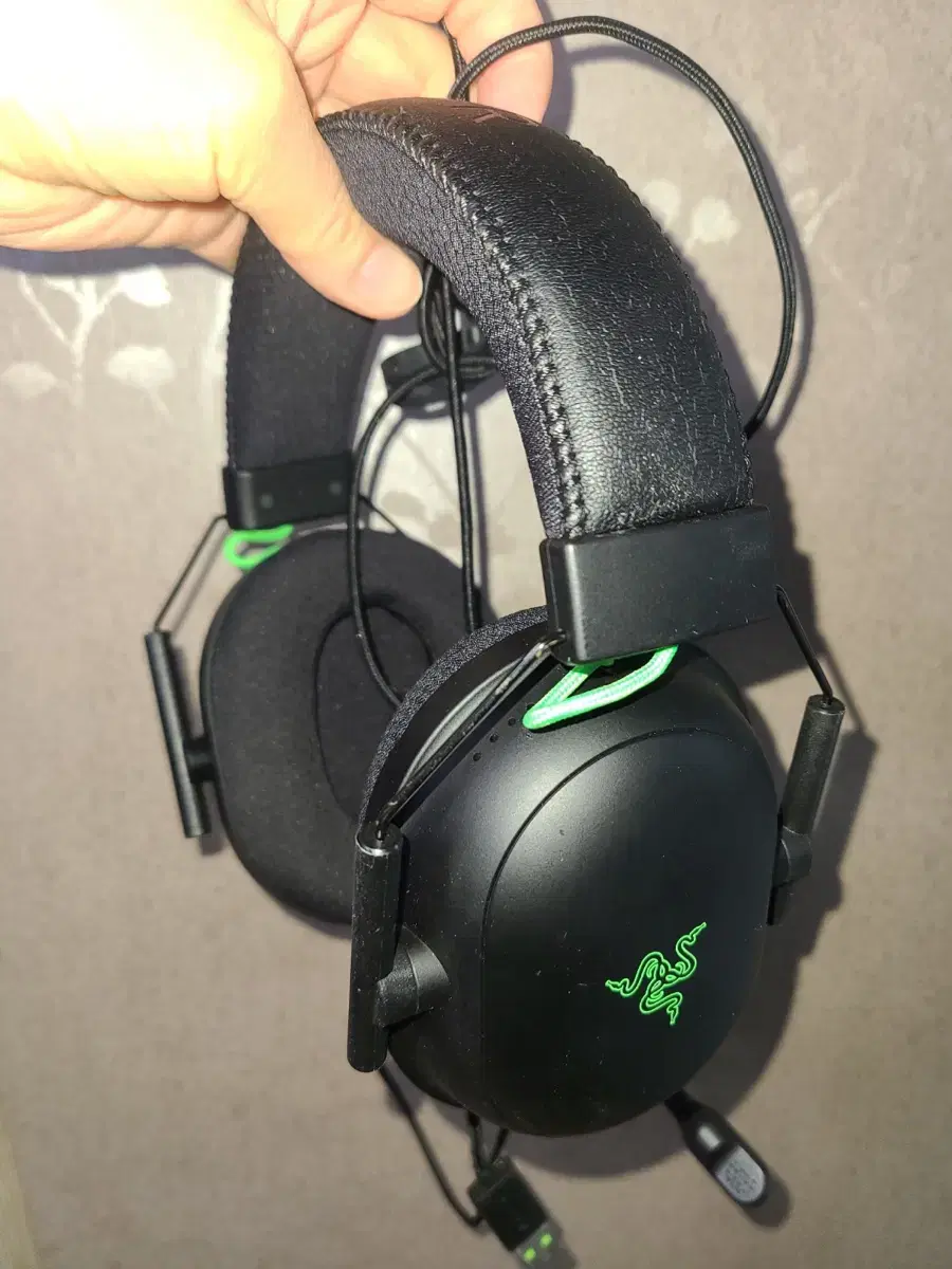 Razer BlackShark V2 게이밍 헤드셋 판매