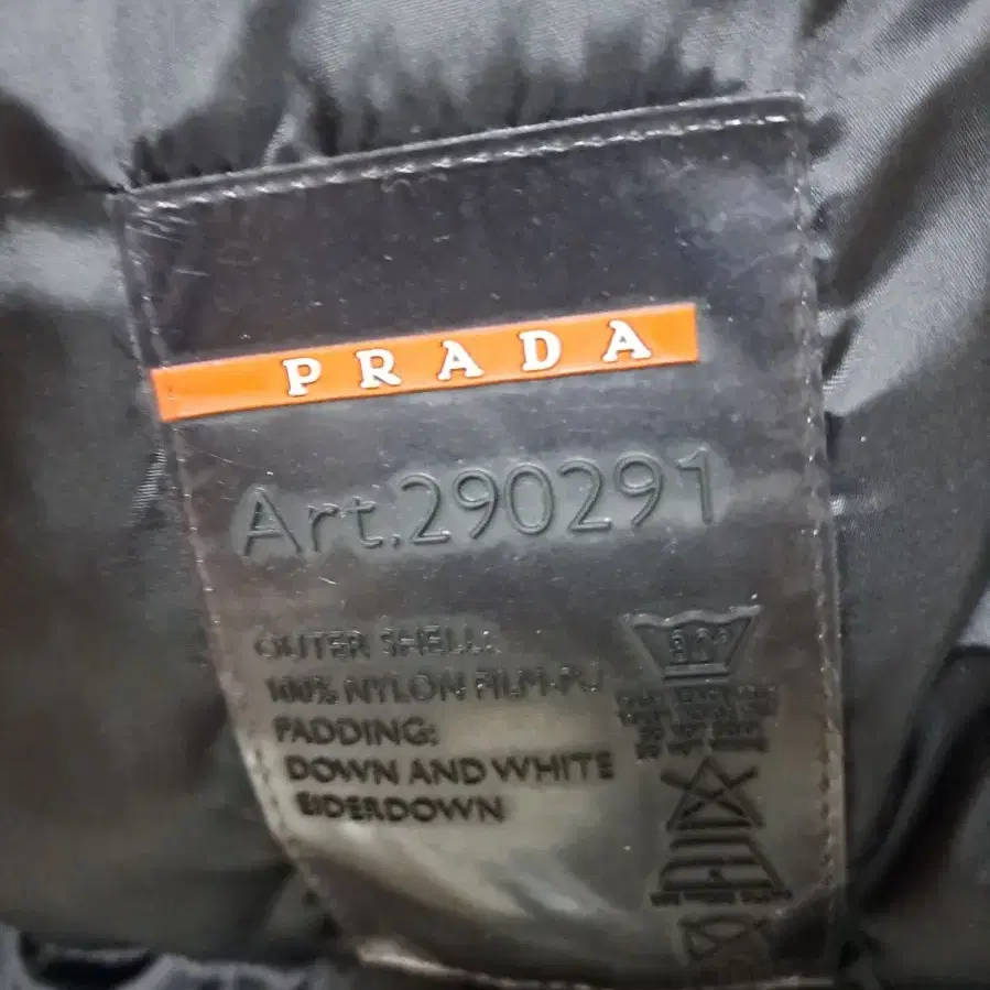 PRADA 여성용 55 .66