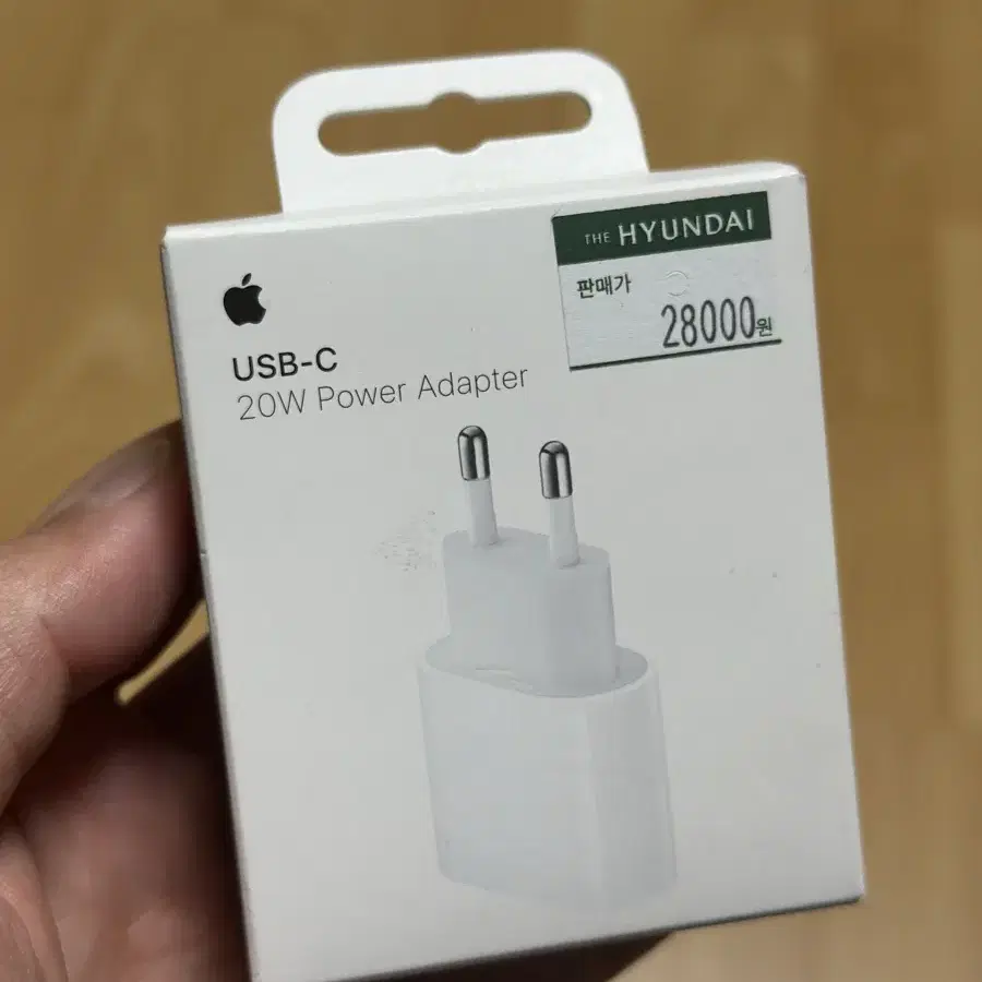 아이폰 USB-C 어댑터 정품 새제품 팝니다.