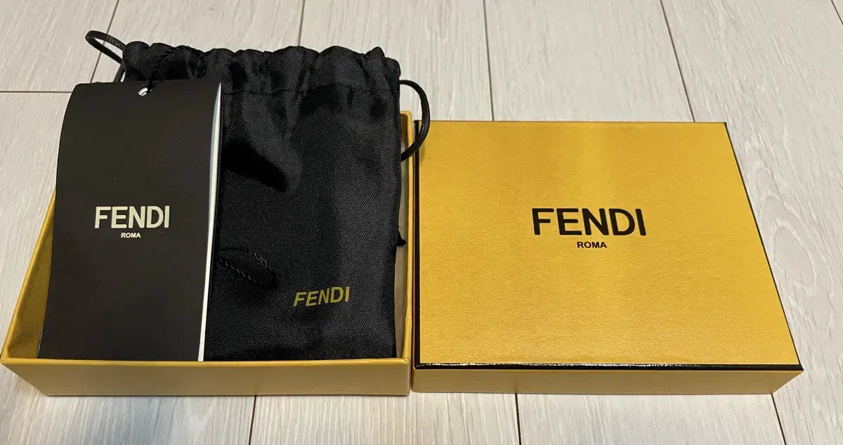 [FENDI]펜디 케이스 박스(파우치포함)판매 합니다