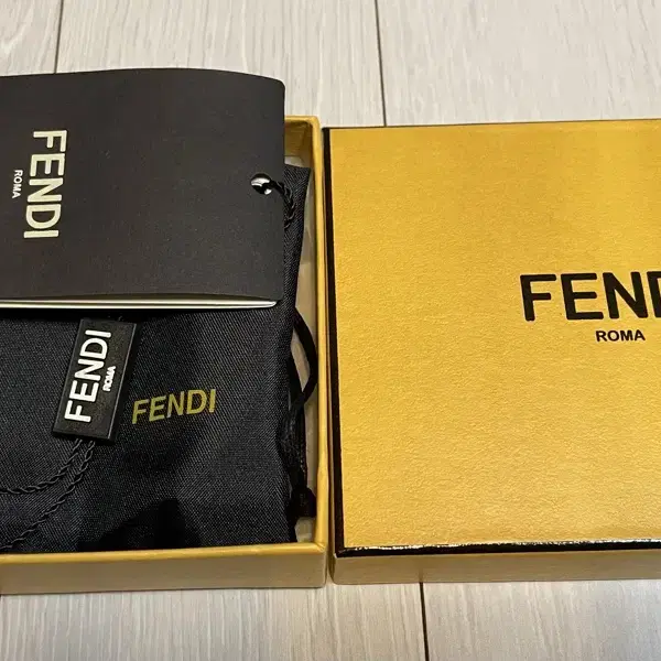 [FENDI]펜디 케이스 박스(파우치포함)판매 합니다