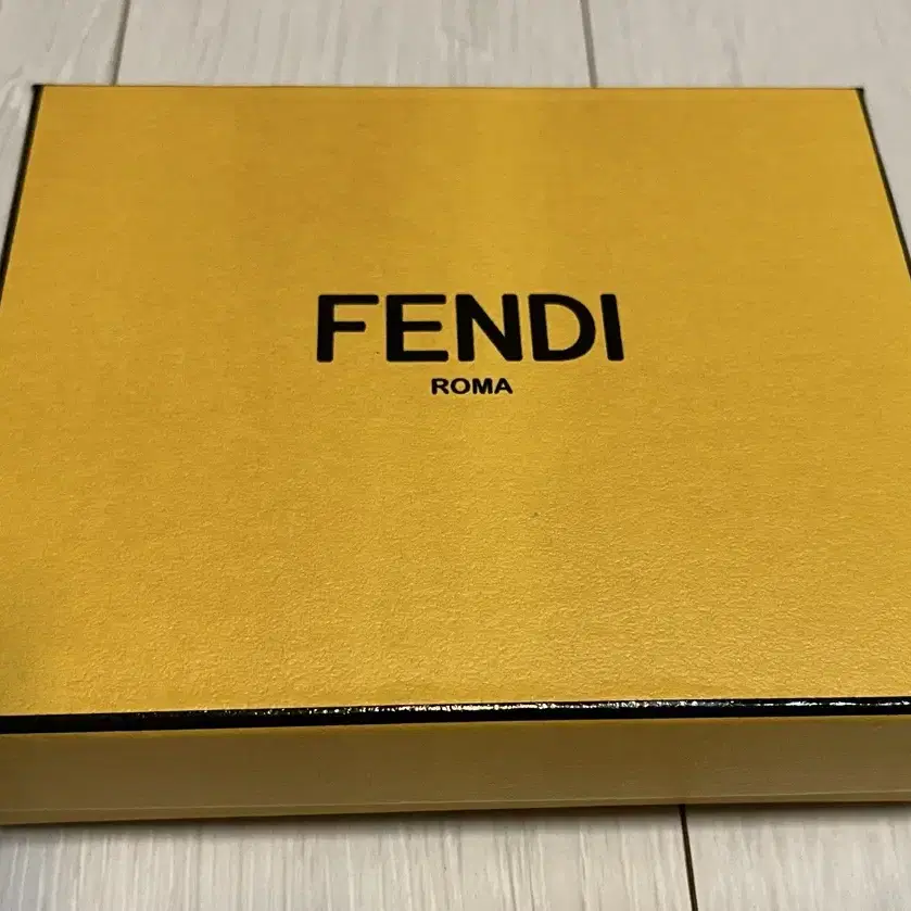 [FENDI]펜디 케이스 박스(파우치포함)판매 합니다