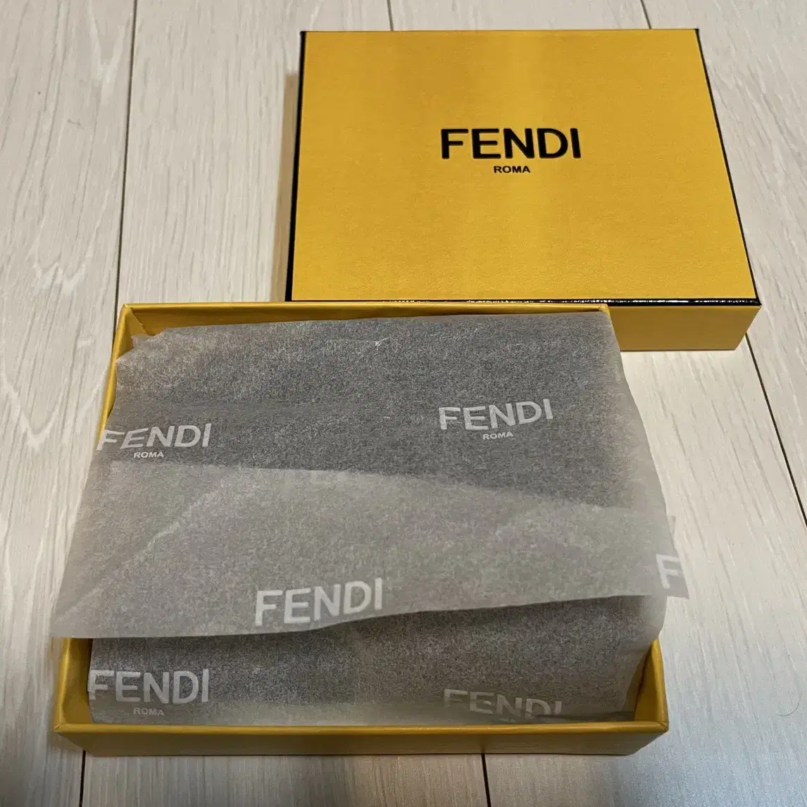 [FENDI]펜디 케이스 박스(파우치포함)판매 합니다