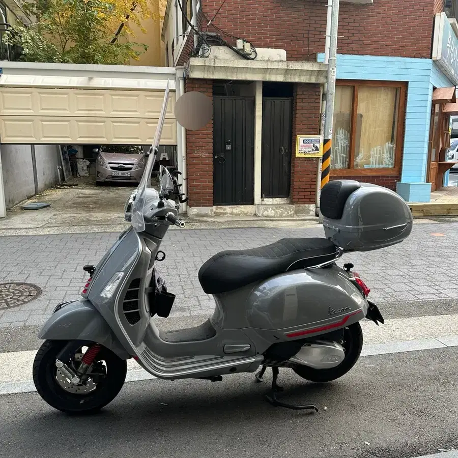 베스파 300 cc 1000킬로 안된 준신차