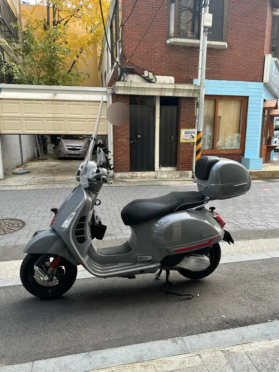 베스파 300 cc 1000킬로 안된 준신차