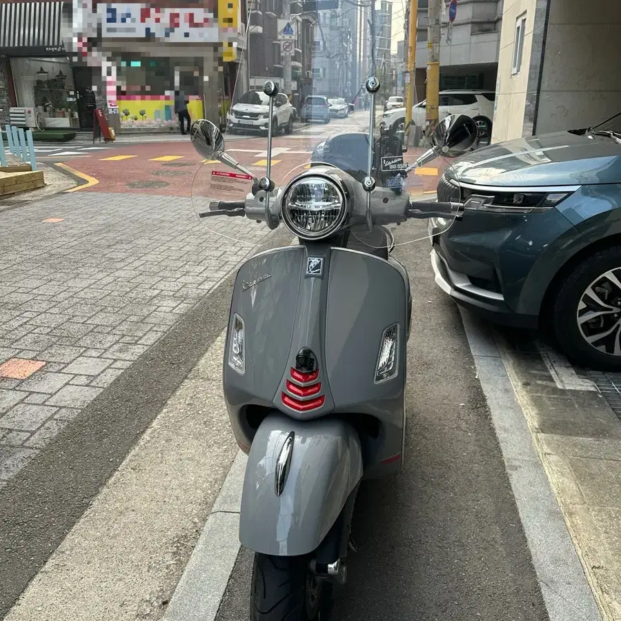 베스파 300 cc 1000킬로 안된 준신차