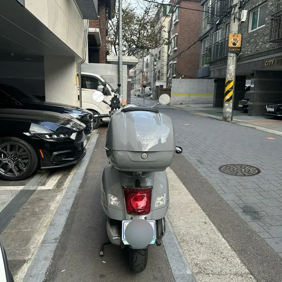 베스파 300 cc 1000킬로 안된 준신차