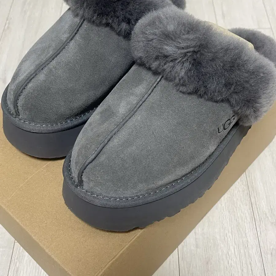 어그 UGG 여성 디스케트 그레이 240 7사이즈