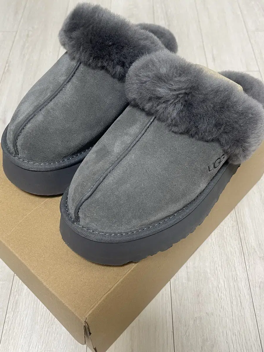 어그 UGG 여성 디스케트 그레이 240 7사이즈