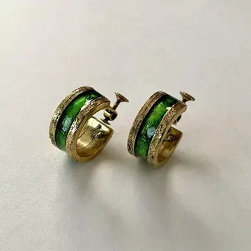 MISTY 빈티지 에나멜 허그 귀찌 귀찌