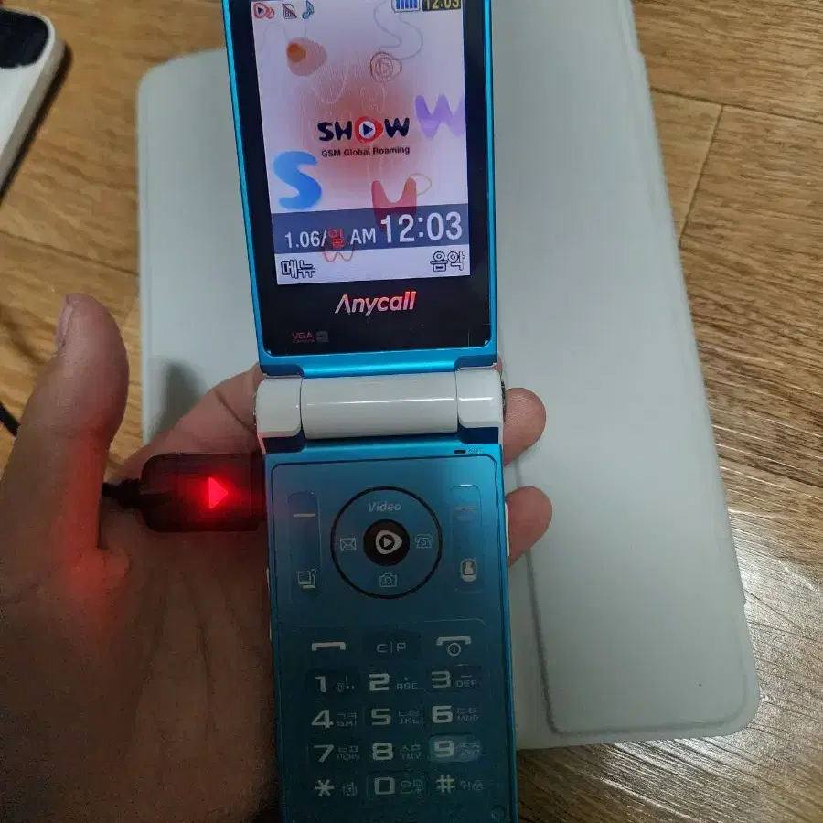 애니콜 매직홀 폴더폰 (SPH-W8300)