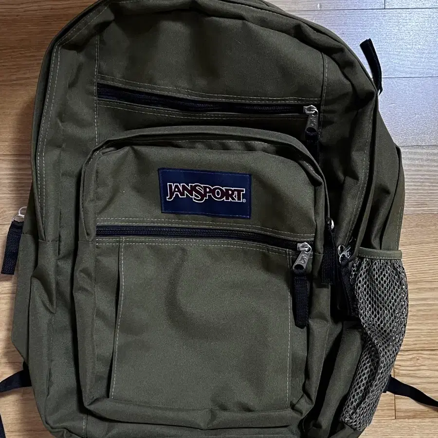 (라이즈 소희 착용) 잔스포츠 빅스튜던트 아미그린 jansport