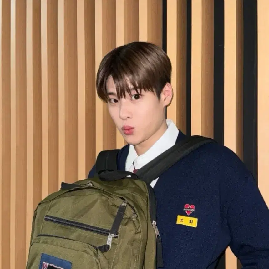 (라이즈 소희 착용) 잔스포츠 빅스튜던트 아미그린 jansport