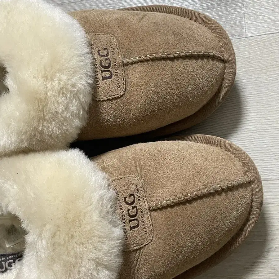 UGG 슬리퍼