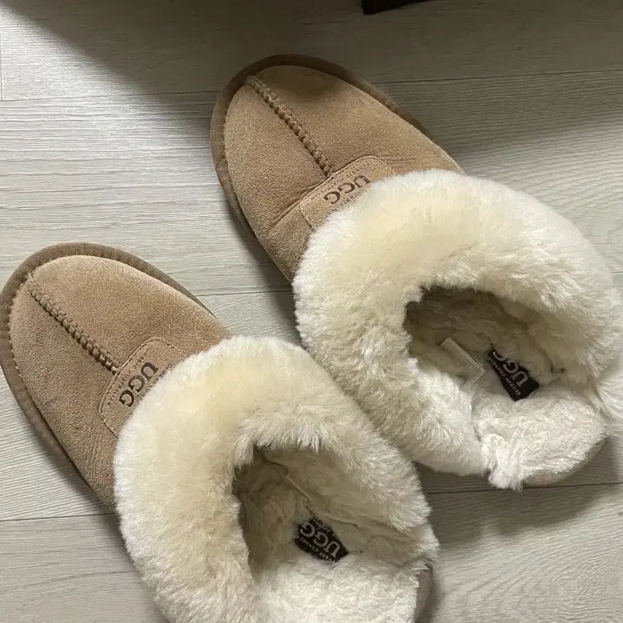 UGG 슬리퍼