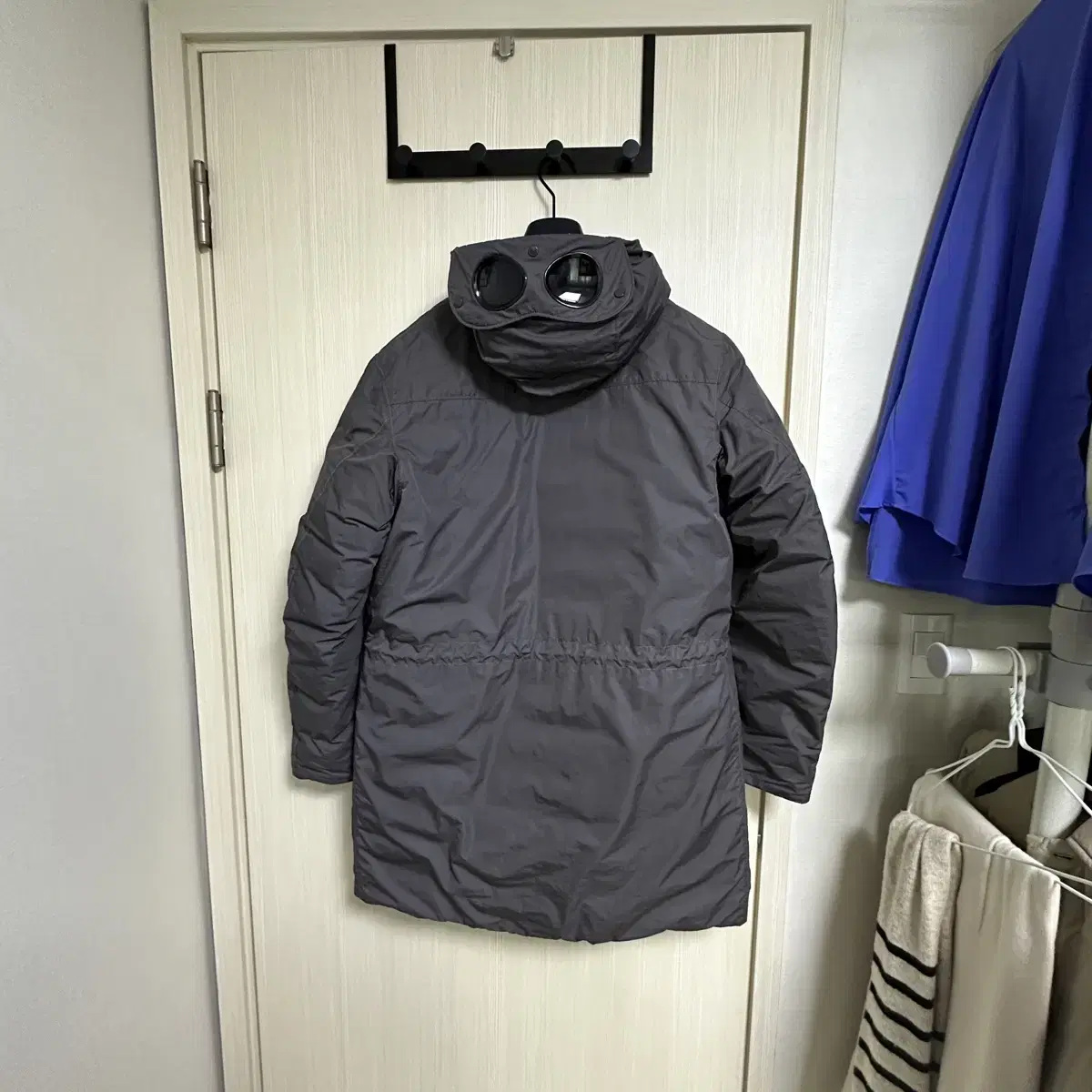 씨피컴퍼니(CP COMPANY) 고글후드 다운자켓(46size)