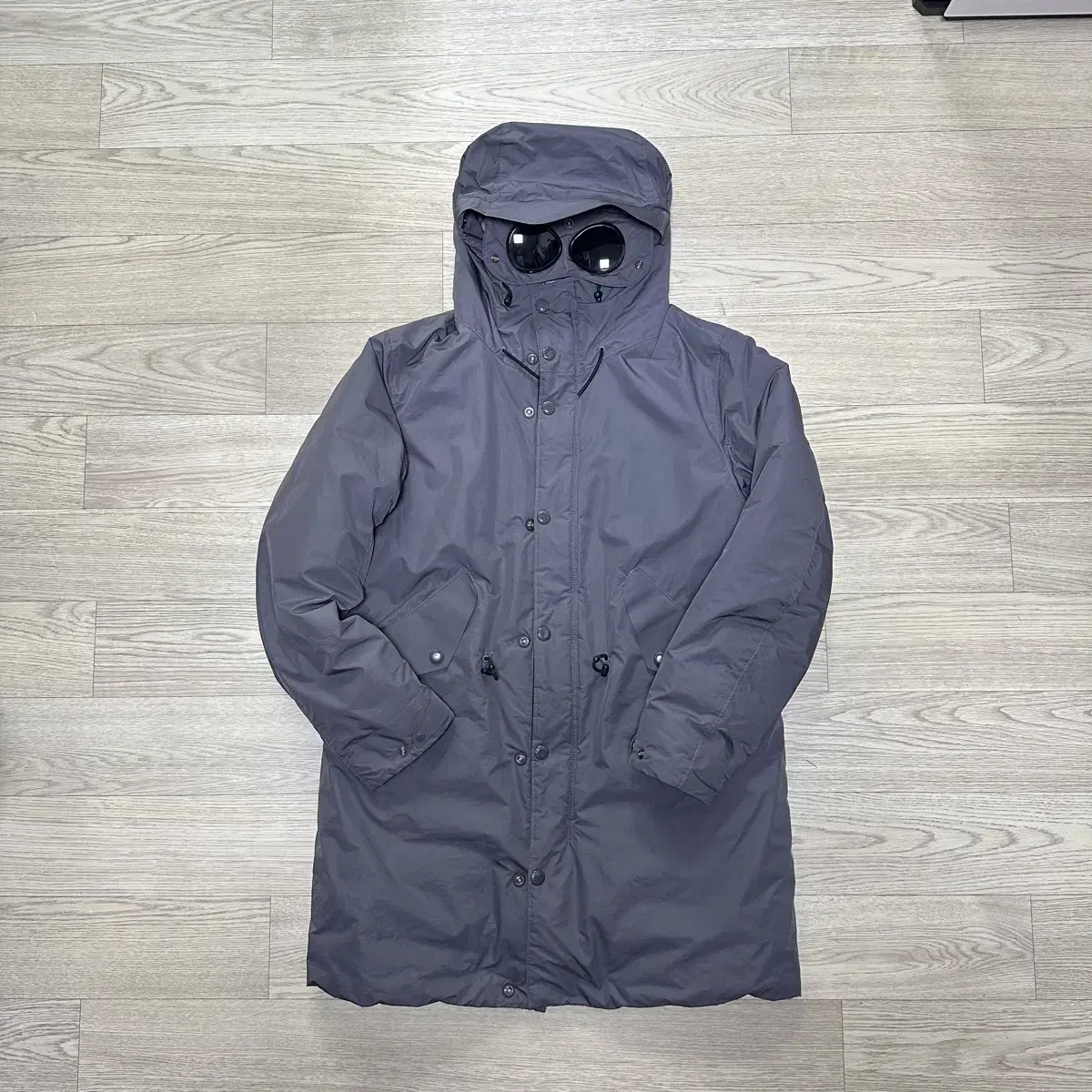 씨피컴퍼니(CP COMPANY) 고글후드 다운자켓(46size)