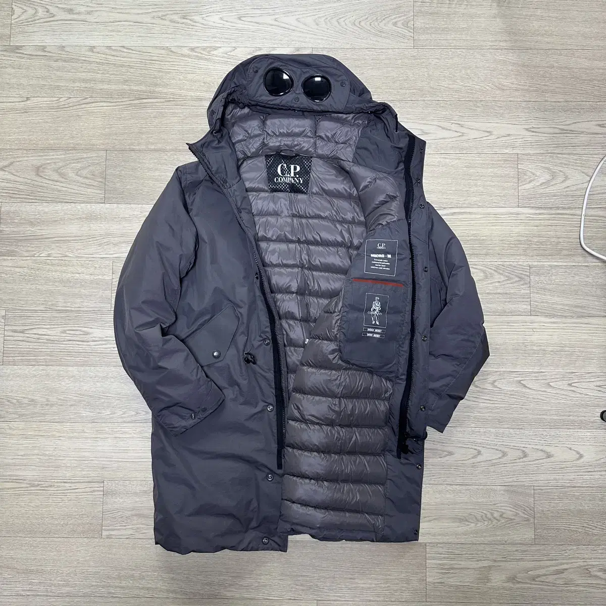 씨피컴퍼니(CP COMPANY) 고글후드 다운자켓(46size)