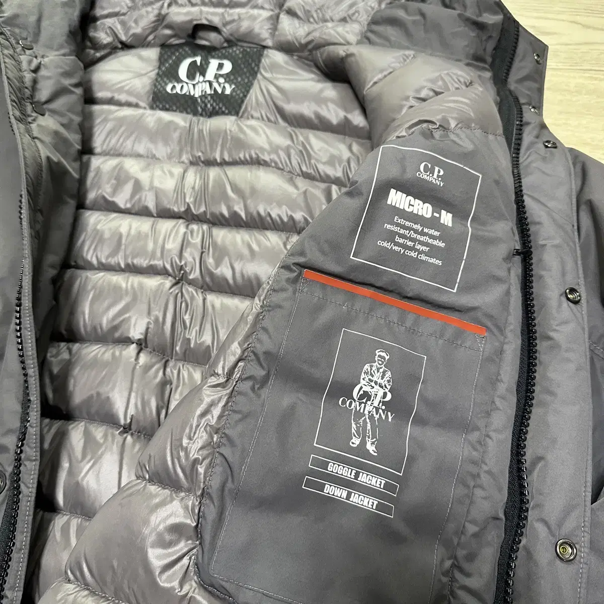 씨피컴퍼니(CP COMPANY) 고글후드 다운자켓(46size)