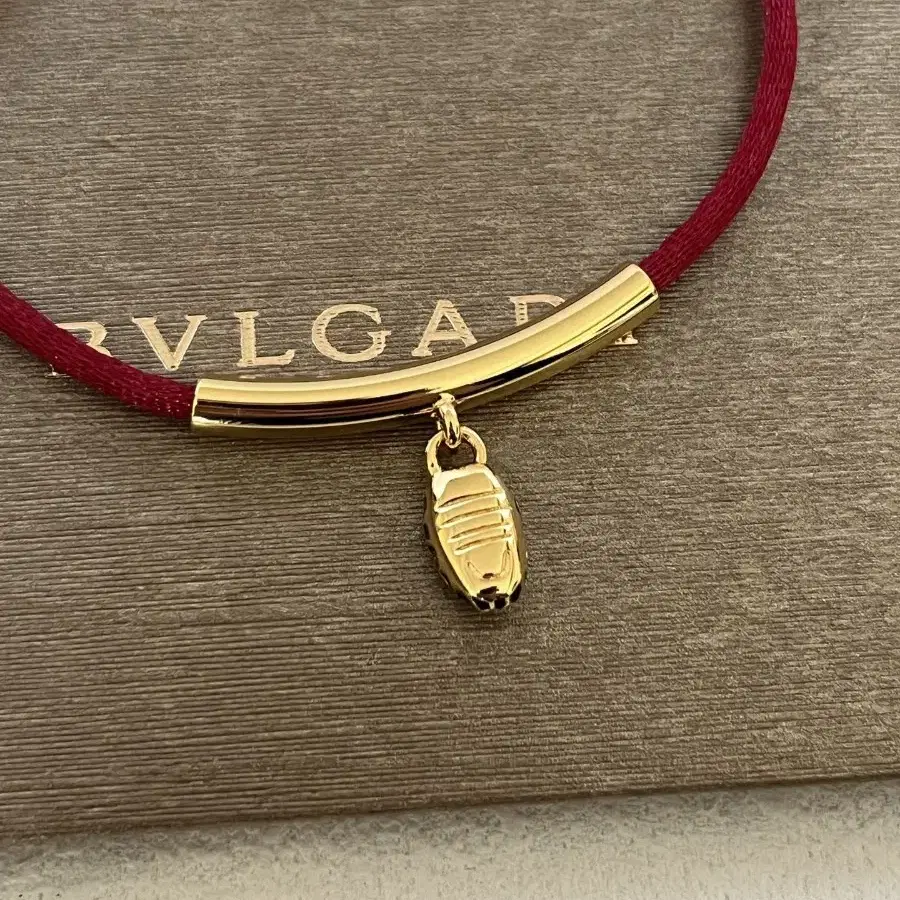 BVLGARI     불가리   뱀띠 해 붉은 밧줄