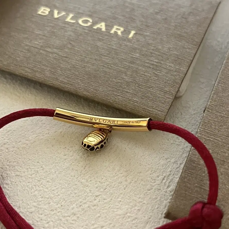 BVLGARI     불가리   뱀띠 해 붉은 밧줄