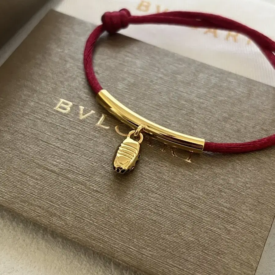 BVLGARI     불가리   뱀띠 해 붉은 밧줄