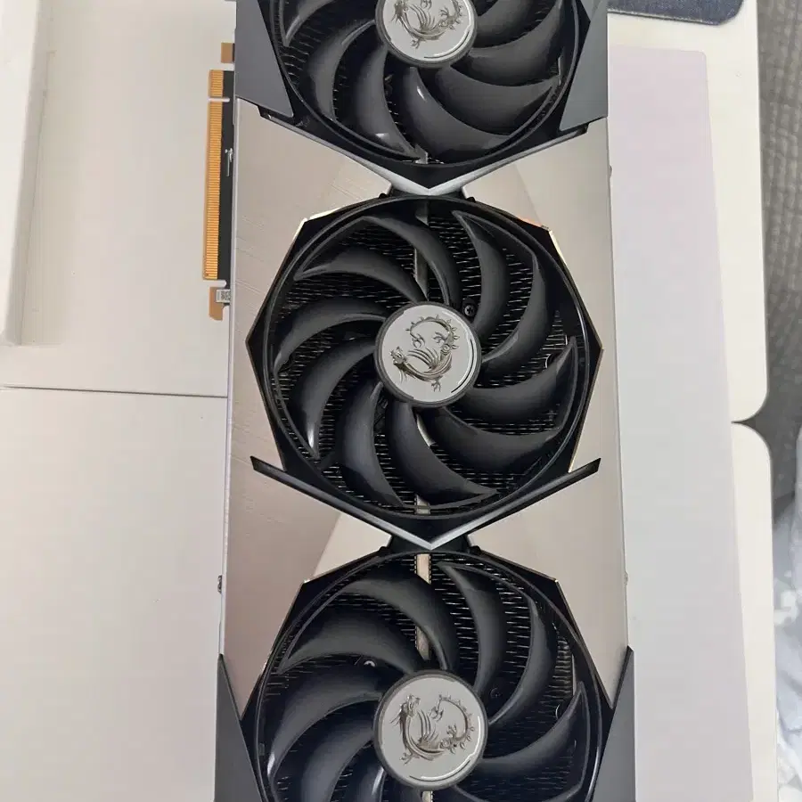 rtx3090ti 슈프림 팝니다