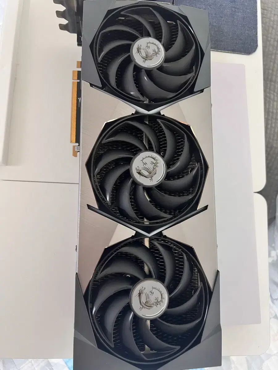 rtx3090ti 슈프림 팝니다