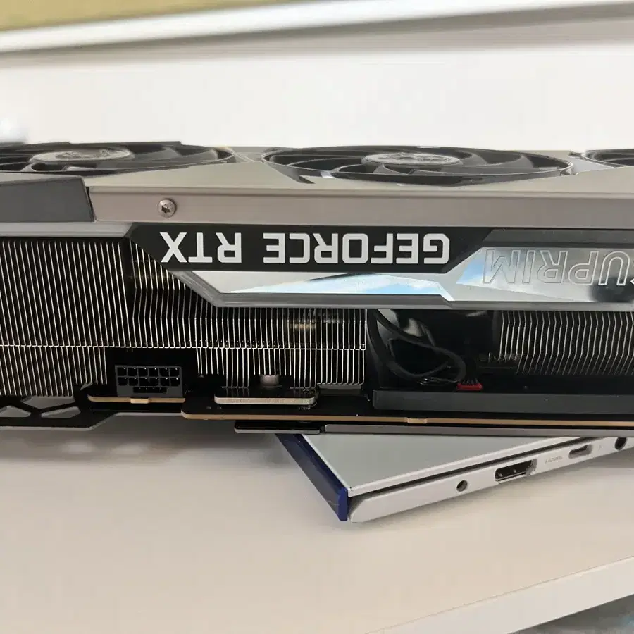 rtx3090ti 슈프림 팝니다