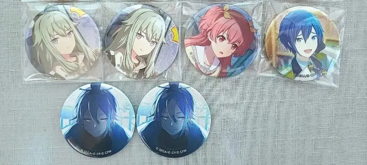 Pseudo lew nene airi kaito rin meiko glitter round can badge wts sells