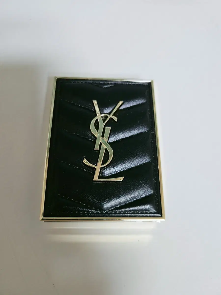 Yves Saint Laurent Couture Mini Clutch Mini Eyeshadow in 710 Overbrown