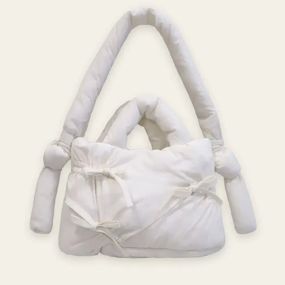 시눈 SMORE PADDING BAG (OFF WHITE)