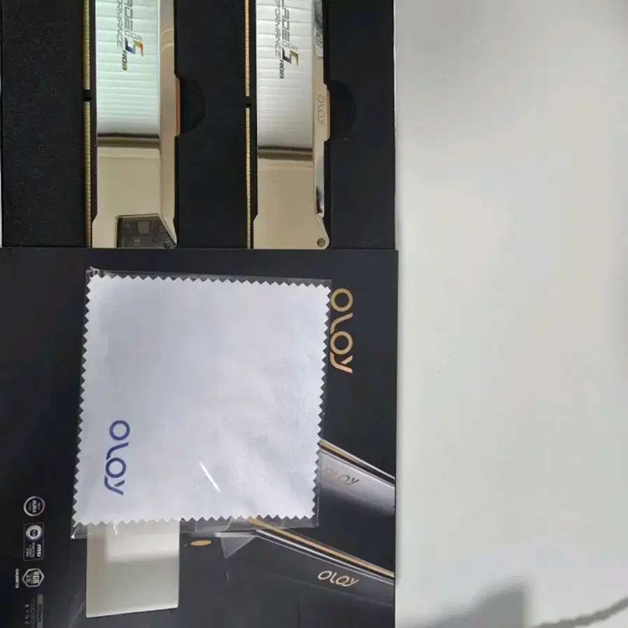 OLOYDDR5-6000 CL32 BLADE RGB MIRROR 32x2