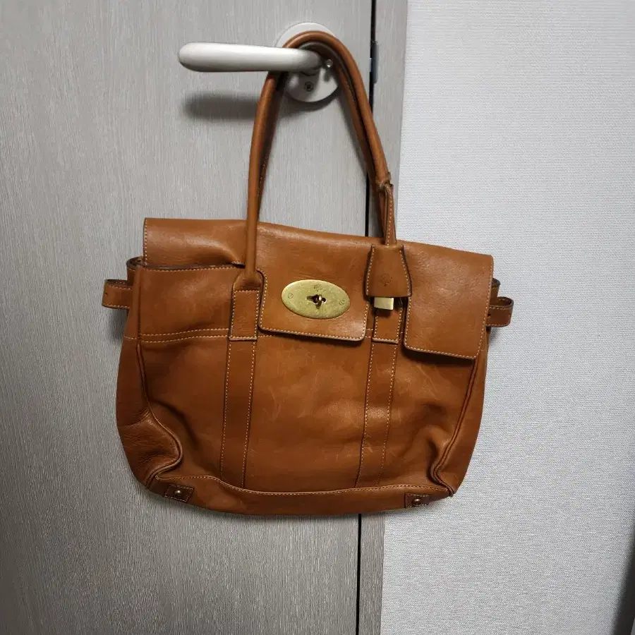 [MULBERRY] 멀버리 금장 베이스워터 오크브라운 HH5988 미듐