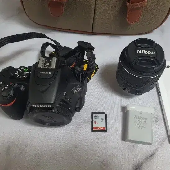 신품급 니콘 DSLR 카메라 D5500 과 18-55VR 렌즈 세트